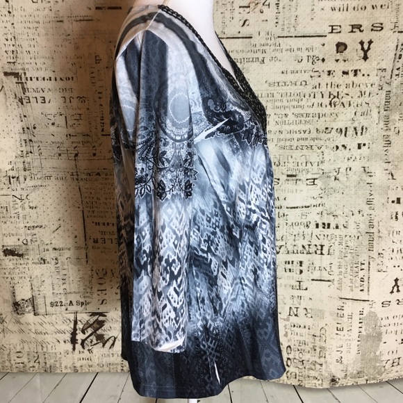 🍒 One World Live Sublimated Blouse Large - Picture 5 of 8